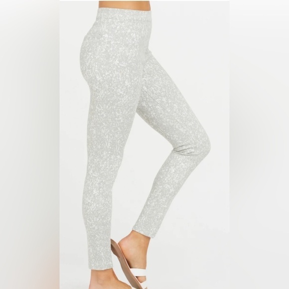 NWT SPANX SLIMMING Ankle Jeanish Leggings in Speckled Grey SZ M - Picture 3 of 11